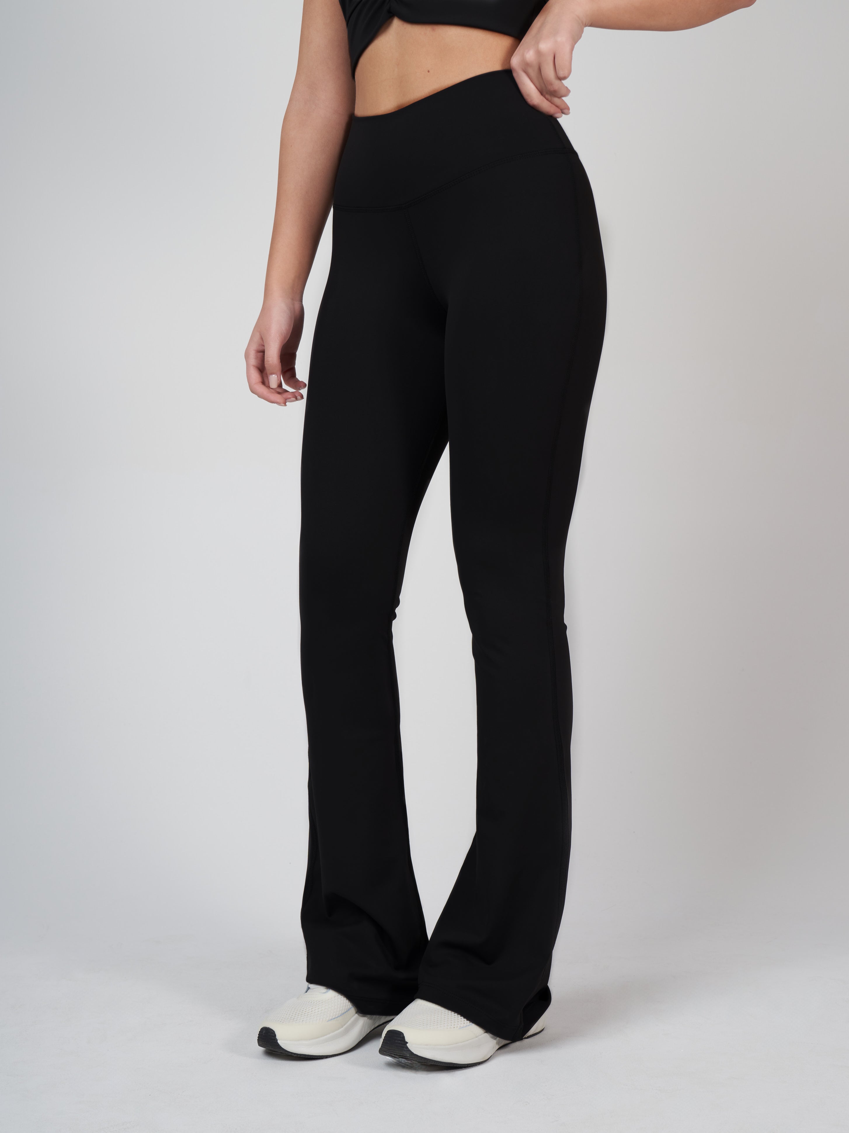 Liora Soft Flare Хеланки - Black